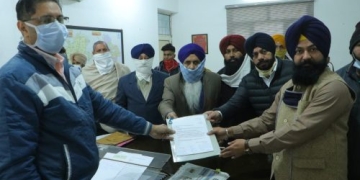 ਅਕਾਲੀ- ਬਸਪਾ ਗਠਜੋੜ ਵਫਦ ਨੇ ਐਸਡੀਐਮ ਨੂੰ ਦਿੱਤਾ ਮੰਗ ਪੱਤਰ – ਭਗਤ ਰਵਿਦਾਸ ਦੇ ਗੁਰਪੁਰਬ ਦੇ ਮੱਦੇਨਜ਼ਰ ਪੰਜਾਬ ਵਿੱਚ ਚੋਣ ਤਾਰੀਖ਼ ਬਦਲਣ ਦੀ ਕੀਤੀ ਮੰਗ