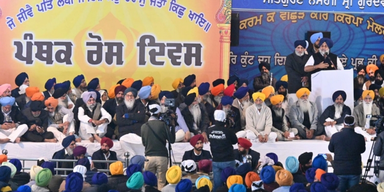 बेअदबी की घटनाओं के पीछे सरकारी कठपुतलियों को ‘‘मसंदों ’’ के तौर पर स्थापित करने की साजिश: सरदार परकाश सिंह बादल बेअदबी की घटनाओं के पीछे सरकारी कठपुतलियों को ‘‘मसंदों ’’ के तौर पर स्थापित करने की साजिश: सरदार परकाश सिंह बादल