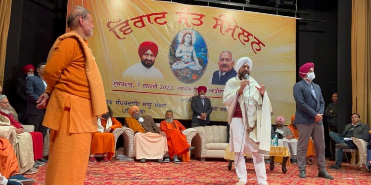 ਹਿੰਦੂ ਡੇਰਿਆਂ ਦੇ ਮਹੰਤਾਂ ਵੱਲੋਂ ਆਪਣੇ ਉਤਰ-ਅਧਿਕਾਰੀ ਦੇ ਕੀਤੇ ਫੈਸਲੇ ਨੂੰ ਹੀ ਮਾਨਤਾ ਦੇਵੇਗੀ ਪੰਜਾਬ ਸਰਕਾਰ-ਮੁੱਖ ਮੰਤਰੀ ਹਿੰਦੂ ਡੇਰਿਆਂ ਦੇ ਮਹੰਤਾਂ ਵੱਲੋਂ ਆਪਣੇ ਉਤਰ-ਅਧਿਕਾਰੀ ਦੇ ਕੀਤੇ ਫੈਸਲੇ ਨੂੰ ਹੀ ਮਾਨਤਾ ਦੇਵੇਗੀ ਪੰਜਾਬ ਸਰਕਾਰ-ਮੁੱਖ ਮੰਤਰੀ