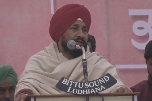 मुख्यमंत्री चन्नी ने बढ़ाया आंगनबाडी कार्यकर्ताओं का वेतन मुख्यमंत्री चन्नी ने बढ़ाया आंगनबाडी कार्यकर्ताओं का वेतन