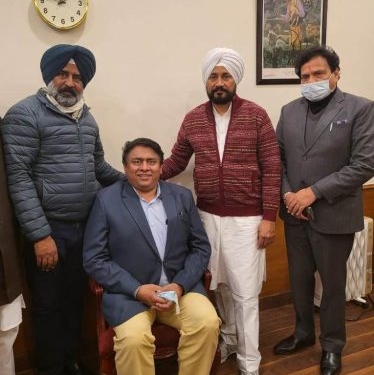 डा. नवजोत दहिआ ने मुख्यमंत्री चन्नी की मौजूदगी में जनरल वर्ग के लिए गठित राज्य आयोग के चेयरपर्सन के तौर पर पद संभाला