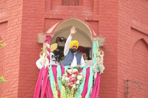 ਮੁੱਖ ਮੰਤਰੀ ਭਗਵੰਤ ਮਾਨ ਨੇ ਈਦ-ਉਲ-ਫਿਤਰ ‘ਤੇ ਮਲੇਰਕੋਟਲਾ ਦੀ ਈਦਗਾਹ ਵਿਖੇ ਕੀਤੀ ਨਮਾਜ਼ ਅਦਾ, ਸੂਬੇ ਦੇ ਲੋਕਾਂ ਨੂੰ ਦਿੱਤੀਆਂ ਵਧਾਈਆਂ ਮੁੱਖ ਮੰਤਰੀ ਭਗਵੰਤ ਮਾਨ ਨੇ ਈਦ-ਉਲ-ਫਿਤਰ ‘ਤੇ ਮਲੇਰਕੋਟਲਾ ਦੀ ਈਦਗਾਹ ਵਿਖੇ ਕੀਤੀ ਨਮਾਜ਼ ਅਦਾ, ਸੂਬੇ ਦੇ ਲੋਕਾਂ ਨੂੰ ਦਿੱਤੀਆਂ ਵਧਾਈਆਂ