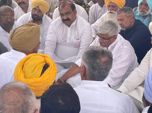 ਸਿੱਧੂ ਮੂਸੇਵਾਲਾ ਦੇ ਪਰਿਵਾਰ ਨੇ ਕੇਂਦਰੀ ਏਜੰਸੀ ਤੋਂ ਜਾਂਚ ਕਰਾਉਣ ਦੀ ਕੀਤੀ ਮੰਗ;ਗ੍ਰਹਿ ਮੰਤਰੀ ਅਮਿਤ ਸ਼ਾਹ ਨੂੰ ਲਿਖੀ ਚਿੱਠੀ ਸਿੱਧੂ ਮੂਸੇਵਾਲਾ ਦੇ ਪਰਿਵਾਰ ਨੇ ਕੇਂਦਰੀ ਏਜੰਸੀ ਤੋਂ ਜਾਂਚ ਕਰਾਉਣ ਦੀ ਕੀਤੀ ਮੰਗ;ਗ੍ਰਹਿ ਮੰਤਰੀ ਅਮਿਤ ਸ਼ਾਹ ਨੂੰ ਲਿਖੀ ਚਿੱਠੀ