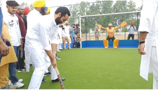-ਪਿੰਡ ਢੁੱਡੀਕੇ ਵਿਖੇ  ਹਾਕੀ ਐਸਟਰੋਟਰਫ ਦਾ ਖੇਡ ਮੰਤਰੀ ਮੀਤ ਹੇਅਰ ਵੱਲੋਂ ਉਦਘਾਟਨ