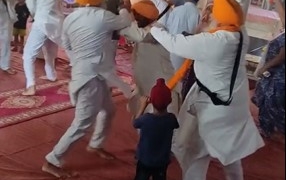 ਸ਼ਰਮਨਾਕ ਘਟਨਾ! ਪ੍ਰਧਾਨਗੀ ਨੂੰ ਲੈ ਕੇ ਗੁਰਦੁਆਰਾ ਸਾਹਿਬ ਦੇ ਅੰਦਰ ਹੀ ਭਿੜ ਪਏ ਦੋ ਗੁੱਟ