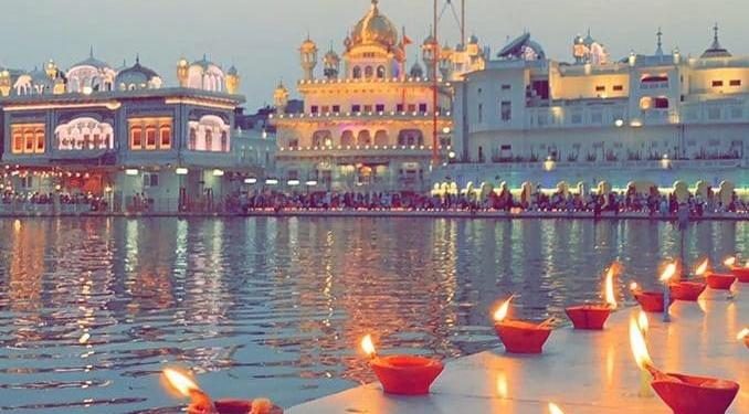 ਵਿਸ਼ਵ ਵਾਰਤਾ ਅਦਾਰੇ ਵੱਲੋਂ ਤੁਹਾਨੂੰ ਸਭ ਨੂੰ ਦੀਵਾਲੀ ਅਤੇ ਬੰਦੀ ਛੋੜ ਦਿਵਸ ਦੀਆਂ ਬਹੁਤ ਬਹੁਤ ਮੁਬਾਰਕਾਂ