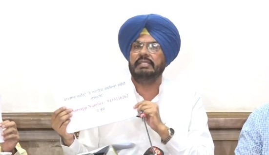 ਪੰਚਾਇਤੀ ਜ਼ਮੀਨਾਂ ਤੋਂ ਨਾਜਾਇਜ਼ ਕਬਜ਼ਿਆਂ ਤੋਂ ਛੁਟਕਾਰਾ ਦਿਵਾਉਣ ਲਈ ਪੰਜਾਬ ਸਰਕਾਰ ਜਾਰੀ ਕੀਤਾ ਵਟਸਐਪ ਨੰਬਰ ਪੰਚਾਇਤੀ ਜ਼ਮੀਨਾਂ ਤੋਂ ਨਾਜਾਇਜ਼ ਕਬਜ਼ਿਆਂ ਤੋਂ ਛੁਟਕਾਰਾ ਦਿਵਾਉਣ ਲਈ ਪੰਜਾਬ ਸਰਕਾਰ ਜਾਰੀ ਕੀਤਾ ਵਟਸਐਪ ਨੰਬਰ