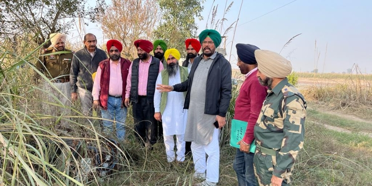 ਪਿੰਡ ਰਾਣੀਆਂ ਵਿੱਚ ਬੀਜ ਫਾਰਮ ਦੇ ਨਾਂ ‘ਤੇ ਬਾਦਲ ਸਰਕਾਰ ਵੇਲੇ ਖਰੀਦੀ ਜ਼ਮੀਨ ਦੀ ਹੋਵੇਗੀ ਜਾਂਚ: ਕੁਲਦੀਪ ਸਿੰਘ ਧਾਲੀਵਾਲ ਪਿੰਡ ਰਾਣੀਆਂ ਵਿੱਚ ਬੀਜ ਫਾਰਮ ਦੇ ਨਾਂ ‘ਤੇ ਬਾਦਲ ਸਰਕਾਰ ਵੇਲੇ ਖਰੀਦੀ ਜ਼ਮੀਨ ਦੀ ਹੋਵੇਗੀ ਜਾਂਚ: ਕੁਲਦੀਪ ਸਿੰਘ ਧਾਲੀਵਾਲ