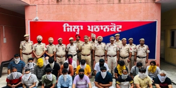 ਪਠਾਨਕੋਟ ਪੁਲਿਸ ਨੇ ਹੋਟਲਾਂ ਵਿੱਚ ਤਲਾਸ਼ੀ ਅਭਿਆਨ ਦੌਰਾਨ ਉੱਚ ਪੱਧਰੀ ਜੂਏ ਦੇ ਧੰਦੇ ਦਾ ਕੀਤਾ ਪਰਦਾਫਾਸ਼