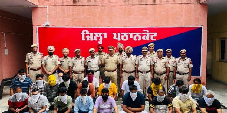 ਪਠਾਨਕੋਟ ਪੁਲਿਸ ਨੇ ਹੋਟਲਾਂ ਵਿੱਚ ਤਲਾਸ਼ੀ ਅਭਿਆਨ ਦੌਰਾਨ ਉੱਚ ਪੱਧਰੀ ਜੂਏ ਦੇ ਧੰਦੇ ਦਾ ਕੀਤਾ ਪਰਦਾਫਾਸ਼