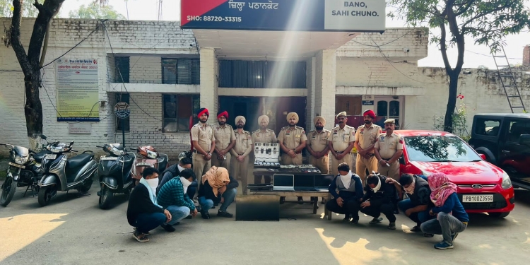 ਪਠਾਨਕੋਟ ਪੁਲਿਸ ਨੇ ਮੌਜੂਦਾ ਵਿਸ਼ਵ ਕੱਪ ਦੌਰਾਨ ਪੰਜਾਬ, ਜੰਮੂ-ਕਸ਼ਮੀਰ ਅਤੇ ਹਿਮਾਚਲ ਪ੍ਰਦੇਸ਼ ਦੇ ਅੰਤਰਰਾਜੀ ਸੱਟੇਬਾਜ਼ੀ ਸਿੰਡੀਕੇਟ ਦਾ ਕੀਤਾ ਪਰਦਾਫਾਸ਼ ਪਠਾਨਕੋਟ ਪੁਲਿਸ ਨੇ ਮੌਜੂਦਾ ਵਿਸ਼ਵ ਕੱਪ ਦੌਰਾਨ ਪੰਜਾਬ, ਜੰਮੂ-ਕਸ਼ਮੀਰ ਅਤੇ ਹਿਮਾਚਲ ਪ੍ਰਦੇਸ਼ ਦੇ ਅੰਤਰਰਾਜੀ ਸੱਟੇਬਾਜ਼ੀ ਸਿੰਡੀਕੇਟ ਦਾ ਕੀਤਾ ਪਰਦਾਫਾਸ਼