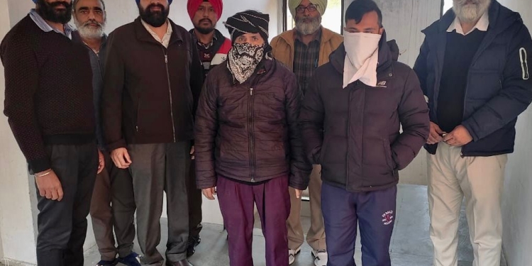 ਪਟਵਾਰੀ ਅਤੇ ਉਸ ਦਾ ਪੁੱਤਰ 11,000 ਰੁਪਏ ਰਿਸ਼ਵਤ ਲੈਣ ਦੇ ਦੋਸ਼ ਹੇਠ ਵਿਜੀਲੈਂਸ ਬਿਊਰੋ ਵੱਲੋਂ ਗ੍ਰਿਫ਼ਤਾਰ ਪਟਵਾਰੀ ਅਤੇ ਉਸ ਦਾ ਪੁੱਤਰ 11,000 ਰੁਪਏ ਰਿਸ਼ਵਤ ਲੈਣ ਦੇ ਦੋਸ਼ ਹੇਠ ਵਿਜੀਲੈਂਸ ਬਿਊਰੋ ਵੱਲੋਂ ਗ੍ਰਿਫ਼ਤਾਰ