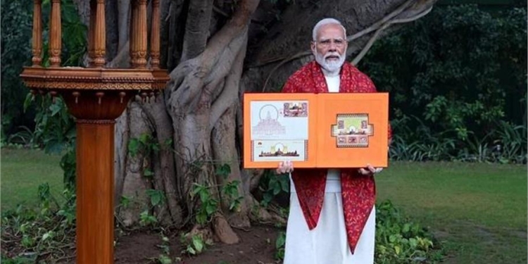 पीएम मोदी ने राम मंदिर पर डाक टिकट किया जारी 
