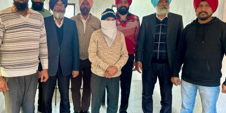 42,000 ਰੁਪਏ ਰਿਸ਼ਵਤ ਲੈਣ ਦੇ ਦੋਸ਼ ‘ਚ ਵਿਜੀਲੈਂਸ ਵੱਲੋਂ ਮਾਲ ਪਟਵਾਰੀ ਗ੍ਰਿਫਤਾਰ 42,000 ਰੁਪਏ ਰਿਸ਼ਵਤ ਲੈਣ ਦੇ ਦੋਸ਼ ‘ਚ ਵਿਜੀਲੈਂਸ ਵੱਲੋਂ ਮਾਲ ਪਟਵਾਰੀ ਗ੍ਰਿਫਤਾਰ