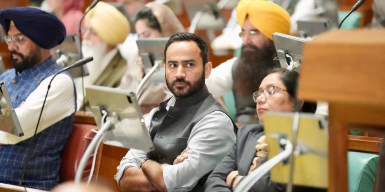 ਮੀਤ ਹੇਅਰ ਵੱਲੋਂ ਵਿਕਾਸਮੁਖੀ ਤੇ ਲੋਕ ਪੱਖੀ ਬਜਟ ਲਈ ਮੁੱਖ ਮੰਤਰੀ ਤੇ ਵਿੱਤ ਮੰਤਰੀ ਦੀ ਸ਼ਲਾਘਾ ਮੀਤ ਹੇਅਰ ਵੱਲੋਂ ਵਿਕਾਸਮੁਖੀ ਤੇ ਲੋਕ ਪੱਖੀ ਬਜਟ ਲਈ ਮੁੱਖ ਮੰਤਰੀ ਤੇ ਵਿੱਤ ਮੰਤਰੀ ਦੀ ਸ਼ਲਾਘਾ