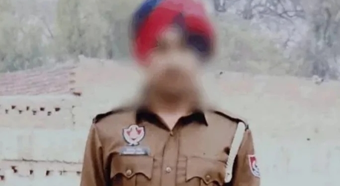 Crime News :  ਵੱਡੀ ਮਾਤਰਾ ਚ ਹੈਰੋਇਨ ਸਮੇਤ ਪੁਲਿਸ ਮੁਲਾਜ਼ਮ ਗ੍ਰਿਫਤਾਰ ; ਮੋਹਾਲੀ ਚ ਪੁਲਿਸ ਦੀ ਸਪੈਸ਼ਲ ਟਾਸਕ ਫੋਰਸ ਨੇ ਕੀਤਾ ਕਾਬੂ