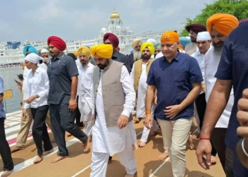 PUNJAB : ਮਨੀਸ਼ ਸਿਸੋਦੀਆ  ਤੇ ਮੁੱਖ ਮੰਤਰੀ ਭਗਵੰਤ ਮਾਨ ਸ੍ਰੀ ਦਰਬਾਰ ਸਾਹਿਬ ਵਿਖੇ ਹੋਏ ਨਤਮਸਤਕ