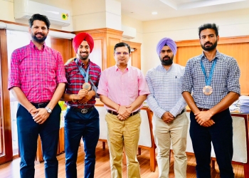 latest news of punjab: ਪੰਜਾਬ ਦੇ ਮੁੱਖ ਸਕੱਤਰ ਅਨੁਰਾਗ ਵਰਮਾ ਨੇ ਓਲੰਪਿਕਸ ਤਮਗ਼ਾ ਜੇਤੂ ਪੀ.ਸੀ.ਐਸ. ਅਫਸਰ ਹਾਕੀ ਖਿਡਾਰੀਆਂ ਨੂੰ ਦਿੱਤੀ ਮੁਬਾਰਕਬਾਦ