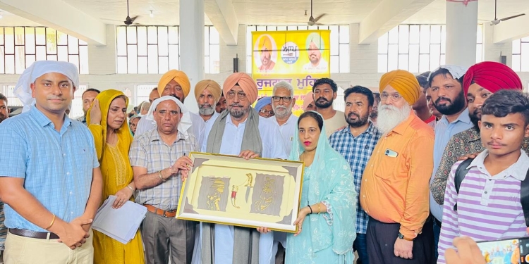 Latest Punjab News: ਪੰਜਾਬ ਸਰਕਾਰ ਨੌਜਵਾਨਾਂ ਨੂੰ ਉਹਨਾਂ ਦੇ ਪੈਰਾਂ ‘ਤੇ ਖੜ੍ਹੇ ਹੋਣ ਚ ਸਹਿਯੋਗ ਲਈ ਵਚਨਬੱਧ: ਵਿਧਾਇਕ ਕੁਲਜੀਤ ਸਿੰਘ ਰੰਧਾਵਾ