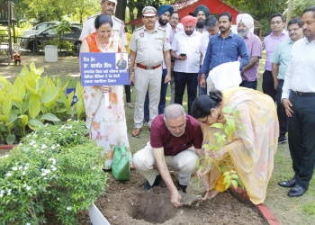 Punjab News: ਸਿਹਤ ਮੰਤਰੀ ਨੇ ਏਮਜ਼ ਮੋਹਾਲੀ ਵਿਖੇ ਰੁੱਖ ਲਗਾਉਣ ਦੀ ਮੁਹਿੰਮ ਦੀ ਸ਼ੁਰੂਆਤ ਕੀਤੀ