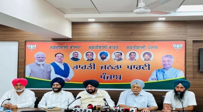 Latest News : ‘ਸਿੱਖ ਵਿਦਿਆਰਥੀਆਂ ਨੂੰ ਪ੍ਰੀਖਿਆ ਦੌਰਾਨ ਕੜਾ ਅਤੇ ਕਿਰਪਾਨ ਨਾ ਉਤਾਰਨ ਦੀ ਲੋੜ‘ ; ਭਾਜਪਾ ਨੇ ਨਿਯਮਾਂ ‘ਚ ਬਦਲਾਅ ਦੀ ਕੀਤੀ ਮੰਗ Latest News : ‘ਸਿੱਖ ਵਿਦਿਆਰਥੀਆਂ ਨੂੰ ਪ੍ਰੀਖਿਆ ਦੌਰਾਨ ਕੜਾ ਅਤੇ ਕਿਰਪਾਨ ਨਾ ਉਤਾਰਨ ਦੀ ਲੋੜ‘ ; ਭਾਜਪਾ ਨੇ ਨਿਯਮਾਂ ‘ਚ ਬਦਲਾਅ ਦੀ ਕੀਤੀ ਮੰਗ