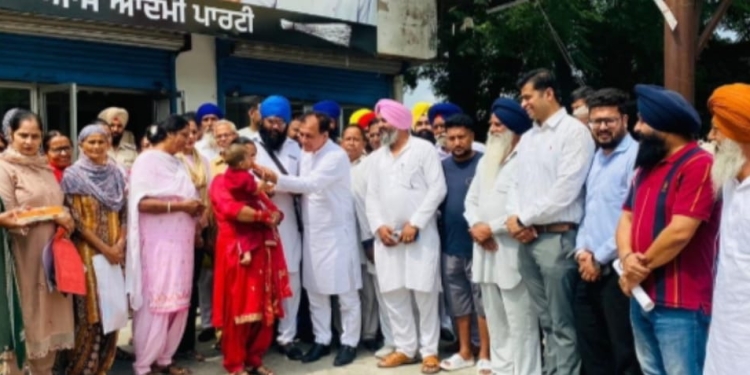 ਸੁਪਰੀਮ ਕੋਰਟ ਨੇ Arvind Kejriwal ਨੂੰ ਦਿੱਤੀ ਜ਼ਮਾਨਤ, ਡਾਕਟਰ ਰਾਜਕੁਮਾਰ ਚੱਬੇਵਾਲ ਨੇ ਲੱਡੂ ਵੰਡੇ