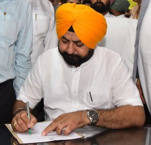 Punjab News: ਹਰਦੀਪ ਸਿੰਘ ਮੁੰਡੀਆਂ ਨੇ ਕੈਬਨਿਟ ਮੰਤਰੀ ਵਜੋਂ ਅਹੁਦਾ ਸੰਭਾਲਿਆ