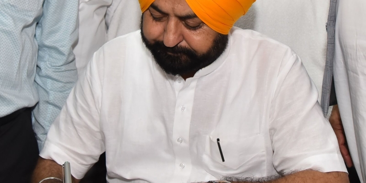 Punjab News: ਹਰਦੀਪ ਸਿੰਘ ਮੁੰਡੀਆਂ ਨੇ ਕੈਬਨਿਟ ਮੰਤਰੀ ਵਜੋਂ ਅਹੁਦਾ ਸੰਭਾਲਿਆ Punjab News: ਹਰਦੀਪ ਸਿੰਘ ਮੁੰਡੀਆਂ ਨੇ ਕੈਬਨਿਟ ਮੰਤਰੀ ਵਜੋਂ ਅਹੁਦਾ ਸੰਭਾਲਿਆ