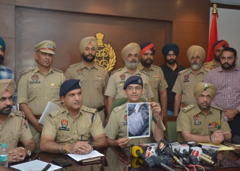 Punjab Police ਵੱਲੋਂ ਨਸ਼ਿਆਂ ਦੀ ਤਸਕਰੀ ਲਈ ਜੈਕਟਾਂ ਦੀ ਵਰਤੋਂ ਕਰਨ ਵਾਲੇ ਅੰਤਰਰਾਸ਼ਟਰੀ ਡਰੱਗ ਸਿੰਡੀਕੇਟ ਦਾ ਪਰਦਾਫਾਸ਼; 1.5 ਕਿਲੋ ਹੈਰੋਇਨ ਸਮੇਤ ਦੋ ਮੁਲਜ਼ਮ ਕਾਬੂ