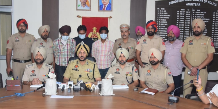 Punjab Police ਨੇ ਸਰਹੱਦ ਪਾਰ ਦੇ ਨਸ਼ਾ ਤਸਕਰੀ ਗਿਰੋਹ ਦਾ ਕੀਤਾ ਪਰਦਾਫਾਸ਼; 1 ਕਿਲੋ ਆਈਸ, 1 ਕਿਲੋ ਹੈਰੋਇਨ ਸਮੇਤ ਤਿੰਨ ਕਾਬੂ