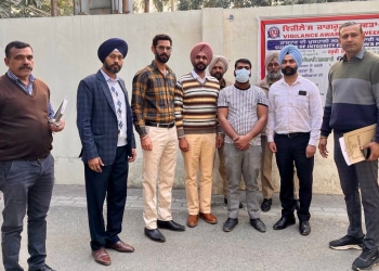 Vigilance Bureau ਨੇ ਸਿਹਤ ਕਰਮਚਾਰੀ ਨੂੰ 7000 ਰੁਪਏ ਰਿਸ਼ਵਤ ਲੈਂਦਿਆਂ ਰੰਗੇ ਹੱਥੀਂ ਕੀਤਾ ਕਾਬੂ Vigilance Bureau ਨੇ ਸਿਹਤ ਕਰਮਚਾਰੀ ਨੂੰ 7000 ਰੁਪਏ ਰਿਸ਼ਵਤ ਲੈਂਦਿਆਂ ਰੰਗੇ ਹੱਥੀਂ ਕੀਤਾ ਕਾਬੂ
