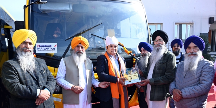 Latest News: ਸ੍ਰੀ ਦਰਬਾਰ ਸਾਹਿਬ ਲਈ ਐਚਡੀਐਫਸੀ ਬੈਂਕ ਵੱਲੋਂ 3 ਬੱਸਾਂ ਤੇ 3 ਵੈਨਾਂ ਭੇਟ