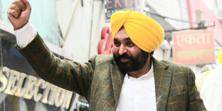 DELHI ਵਾਲੇ ਫਿਰ ਘਰ ਦੇ ਖਰਚੇ ਘਟਾਉਣ ਦੀ ਜ਼ਿੰਮੇਵਾਰੀ KEJRIWAL ਨੂੰ ਦੇਣ ਜਾ ਰਹੇ ਹਨ – ਭਗਵੰਤ ਮਾਨ