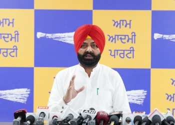ਮੰਤਰੀ ਲਾਲਜੀਤ ਭੁੱਲਰ ਨੇ PUNJAB ਦੇ ਸਮੂਹ ਸਰਪੰਚਾਂ ਨੂੰ ਕੀਤੀ ਅਪੀਲ, ਕਿਹਾ- ਆਪਣੇ ਪਿੰਡਾਂ ਵਿੱਚ ਨਸ਼ਾ ਤਸਕਰੀ ਨਾਲ ਜੁੜੇ ਲੋਕਾਂ ਦਾ ਕਰੋ ਬਾਈਕਾਟ* ਮੰਤਰੀ ਲਾਲਜੀਤ ਭੁੱਲਰ ਨੇ PUNJAB ਦੇ ਸਮੂਹ ਸਰਪੰਚਾਂ ਨੂੰ ਕੀਤੀ ਅਪੀਲ, ਕਿਹਾ- ਆਪਣੇ ਪਿੰਡਾਂ ਵਿੱਚ ਨਸ਼ਾ ਤਸਕਰੀ ਨਾਲ ਜੁੜੇ ਲੋਕਾਂ ਦਾ ਕਰੋ ਬਾਈਕਾਟ*