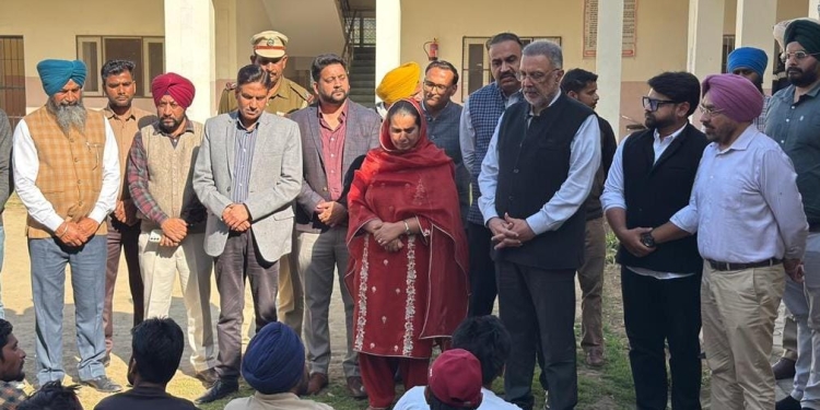 Punjab News: ‘ਯੁੱਧ ਨਸ਼ਿਆਂ ਵਿਰੁੱਧ’; ਸਿਹਤ ਮੰਤਰੀ ਡਾ. ਬਲਬੀਰ ਸਿੰਘ ਨੇ ਸੰਗਰੂਰ ਅਤੇ ਬਰਨਾਲਾ ਜ਼ਿਲਿ੍ਹਆਂ ਦੇ ਨਸ਼ਾ ਛੁਡਾਊ ਕੇਂਦਰਾਂ ਦੀ ਕਾਰਗੁਜ਼ਾਰੀ ਦਾ ਲਿਆ ਜਾਇਜ਼ਾ Punjab News: ‘ਯੁੱਧ ਨਸ਼ਿਆਂ ਵਿਰੁੱਧ’; ਸਿਹਤ ਮੰਤਰੀ ਡਾ. ਬਲਬੀਰ ਸਿੰਘ ਨੇ ਸੰਗਰੂਰ ਅਤੇ ਬਰਨਾਲਾ ਜ਼ਿਲਿ੍ਹਆਂ ਦੇ ਨਸ਼ਾ ਛੁਡਾਊ ਕੇਂਦਰਾਂ ਦੀ ਕਾਰਗੁਜ਼ਾਰੀ ਦਾ ਲਿਆ ਜਾਇਜ਼ਾ