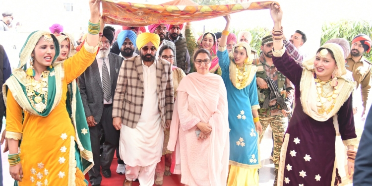 Latest News: ਔਰਤਾਂ ਨੂੰ ਵੱਧ ਅਖ਼ਤਿਆਰ ਦੇਣ ਲਈ ਸੁਹਿਰਦ ਯਤਨ ਕਰ ਰਹੀ ਹੈ ਸਾਡੀ ਸਰਕਾਰ – ਮੁੱਖ ਮੰਤਰੀ Latest News: ਔਰਤਾਂ ਨੂੰ ਵੱਧ ਅਖ਼ਤਿਆਰ ਦੇਣ ਲਈ ਸੁਹਿਰਦ ਯਤਨ ਕਰ ਰਹੀ ਹੈ ਸਾਡੀ ਸਰਕਾਰ – ਮੁੱਖ ਮੰਤਰੀ