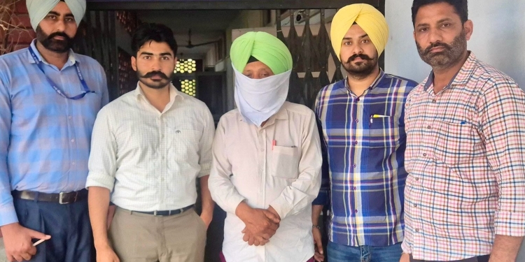 Vigilance Bureau ਨੇ PSPCL ਦੇ ਜੇਈ ਨੂੰ 10000 ਰੁਪਏ ਰਿਸ਼ਵਤ ਲੈਂਦਿਆਂ ਰੰਗੇ ਹੱਥੀਂ ਕਾਬੂ ਕੀਤਾ Vigilance Bureau ਨੇ PSPCL ਦੇ ਜੇਈ ਨੂੰ 10000 ਰੁਪਏ ਰਿਸ਼ਵਤ ਲੈਂਦਿਆਂ ਰੰਗੇ ਹੱਥੀਂ ਕਾਬੂ ਕੀਤਾ