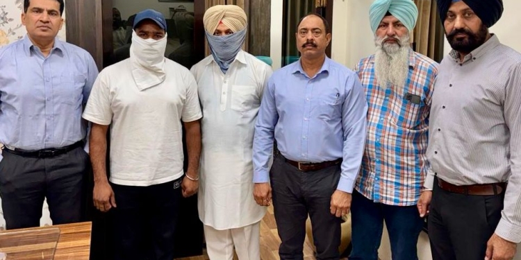 Vigilance Bureau Punjab: 1,50,000 ਰੁਪਏ ਰਿਸ਼ਵਤ ਮੰਗਣ ਦੇ ਦੋਸ਼ ਹੇਠ ਐਸਐਚਓ ਤੇ ਏਐਸਆਈ ਵਿਜੀਲੈਂਸ ਬਿਊਰੋ ਵੱਲੋਂ ਗ੍ਰਿਫ਼ਤਾਰ Vigilance Bureau Punjab: 1,50,000 ਰੁਪਏ ਰਿਸ਼ਵਤ ਮੰਗਣ ਦੇ ਦੋਸ਼ ਹੇਠ ਐਸਐਚਓ ਤੇ ਏਐਸਆਈ ਵਿਜੀਲੈਂਸ ਬਿਊਰੋ ਵੱਲੋਂ ਗ੍ਰਿਫ਼ਤਾਰ