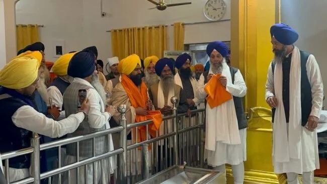 Anandpur Sahib : ਗਿਆਨੀ ਕੁਲਦੀਪ ਸਿੰਘ ਗੜਗੱਜ ਨੇ ਅੰਮ੍ਰਿਤ ਵੇਲੇ ਤਖ਼ਤ ਸ੍ਰੀ ਕੇਸਗੜ੍ਹ ਸਾਹਿਬ ਦੇ ਜਥੇਦਾਰ ਵਜੋਂ ਸੰਭਾਲੀ ਸੇਵਾ Anandpur Sahib : ਗਿਆਨੀ ਕੁਲਦੀਪ ਸਿੰਘ ਗੜਗੱਜ ਨੇ ਅੰਮ੍ਰਿਤ ਵੇਲੇ ਤਖ਼ਤ ਸ੍ਰੀ ਕੇਸਗੜ੍ਹ ਸਾਹਿਬ ਦੇ ਜਥੇਦਾਰ ਵਜੋਂ ਸੰਭਾਲੀ ਸੇਵਾ