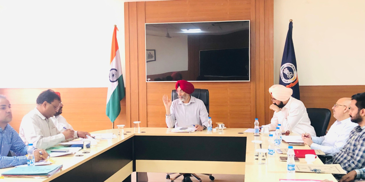 Latest Punjab News: ਵਧੀਕ ਡਿਪਟੀ ਕਮਿਸ਼ਨਰ ਅਨਮੋਲ ਧਾਲੀਵਾਲ ਵੱਲੋਂ ਨਗਰ ਕੌਂਸਲਾਂ ਦੇ ਕਾਰਜ ਸਾਧਕ ਅਫ਼ਸਰਾਂ, ਮਿਉਂਸਪਲ ਇੰਜੀਨੀਅਰਾਂ, ਸੀਵਰੇਜ ਤੇ ਜਲ ਸਪਲਾਈ ਬੋਰਡ, ਡ੍ਰੇਨੇਜ ਅਧਿਕਾਰੀਆਂ ਤੇ ਸਹਾਇਕ ਟਾਊਨ ਪਲਾਨਰਾਂ ਨਾਲ ਮੀਟਿੰਗ