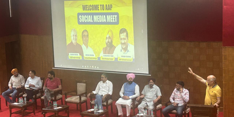 Aam Aadmi Party Punjab ਦੇ ਸੋਸ਼ਲ ਮੀਡੀਆ ਵਲੰਟੀਅਰਾਂ ਦੀ ਹੋਈ ਸੂਬਾ ਪੱਧਰੀ ਮੀਟਿੰਗ Aam Aadmi Party Punjab ਦੇ ਸੋਸ਼ਲ ਮੀਡੀਆ ਵਲੰਟੀਅਰਾਂ ਦੀ ਹੋਈ ਸੂਬਾ ਪੱਧਰੀ ਮੀਟਿੰਗ