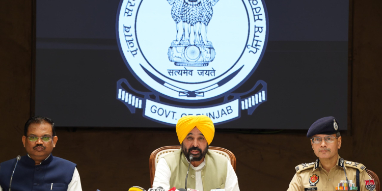 BIG NEWS: ਸੁਰੱਖਿਆ ਸਮੀਖਿਆ; ਮੁੱਖ ਮੰਤਰੀ ਮਾਨ ਨੇ ਉੱਚ ਪੱਧਰੀ ਮੀਟਿੰਗ ਦੀ ਕੀਤੀ ਪ੍ਰਧਾਨਗੀ
