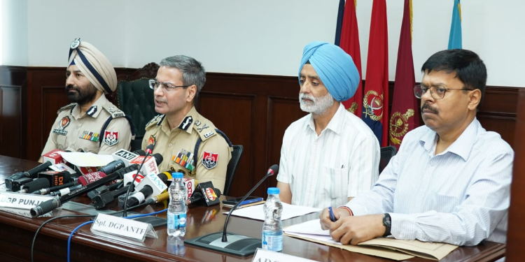 DGP ਗੌਰਵ ਯਾਦਵ ਨੇ ਮੰਗਲਵਾਰ ਨੂੰ ਸਾਰੇ ਐਸਐਸਪੀਜ਼ ਅਤੇ ਸੀਪੀਜ਼ ਨਾਲ ਸਮੀਖਿਆ ਮੀਟਿੰਗ ਬੁਲਾਈ