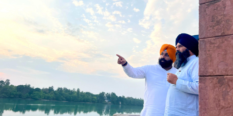 ਹਰਜੋਤ ਬੈਂਸ ਵੱਲੋਂ ਨੰਗਲ ਡੈਮ ਦਾ ਲਗਾਤਾਰ ਦੂਜੇ ਦਿਨ ਦੌਰਾ, Haryana ਨੂੰ ਵਾਧੂ ਪਾਣੀ ਦੇਣ ਤੋਂ ਰੋਕਣ ਦਾ ਲਿਆ ਅਹਿਦ ਹਰਜੋਤ ਬੈਂਸ ਵੱਲੋਂ ਨੰਗਲ ਡੈਮ ਦਾ ਲਗਾਤਾਰ ਦੂਜੇ ਦਿਨ ਦੌਰਾ, Haryana ਨੂੰ ਵਾਧੂ ਪਾਣੀ ਦੇਣ ਤੋਂ ਰੋਕਣ ਦਾ ਲਿਆ ਅਹਿਦ
