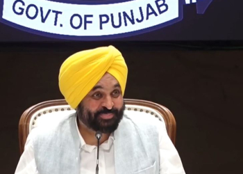 CM Bhagwant Singh Mann ਨੇ ਕੇਂਦਰੀ ਸ਼ਹਿਰੀ ਹਵਾਬਾਜ਼ੀ ਮੰਤਰੀ ਨਾਲ ਕੀਤੀ ਗੱਲ, ਜੰਗ ਪ੍ਰਭਾਵਿਤ ਅਰਬ ਦੇਸ਼ਾਂ ਵਿੱਚ ਫਸੇ ਪੰਜਾਬੀਆਂ ਨੂੰ ਤੁਰੰਤ ਕੱਢਣ ਦੀ ਮੰਗ ਕੀਤੀ CM Bhagwant Singh Mann ਨੇ ਕੇਂਦਰੀ ਸ਼ਹਿਰੀ ਹਵਾਬਾਜ਼ੀ ਮੰਤਰੀ ਨਾਲ ਕੀਤੀ ਗੱਲ, ਜੰਗ ਪ੍ਰਭਾਵਿਤ ਅਰਬ ਦੇਸ਼ਾਂ ਵਿੱਚ ਫਸੇ ਪੰਜਾਬੀਆਂ ਨੂੰ ਤੁਰੰਤ ਕੱਢਣ ਦੀ ਮੰਗ ਕੀਤੀ