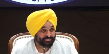 CM Bhagwant Singh Mann ਨੇ ਕੇਂਦਰੀ ਸ਼ਹਿਰੀ ਹਵਾਬਾਜ਼ੀ ਮੰਤਰੀ ਨਾਲ ਕੀਤੀ ਗੱਲ, ਜੰਗ ਪ੍ਰਭਾਵਿਤ ਅਰਬ ਦੇਸ਼ਾਂ ਵਿੱਚ ਫਸੇ ਪੰਜਾਬੀਆਂ ਨੂੰ ਤੁਰੰਤ ਕੱਢਣ ਦੀ ਮੰਗ ਕੀਤੀ CM Bhagwant Singh Mann ਨੇ ਕੇਂਦਰੀ ਸ਼ਹਿਰੀ ਹਵਾਬਾਜ਼ੀ ਮੰਤਰੀ ਨਾਲ ਕੀਤੀ ਗੱਲ, ਜੰਗ ਪ੍ਰਭਾਵਿਤ ਅਰਬ ਦੇਸ਼ਾਂ ਵਿੱਚ ਫਸੇ ਪੰਜਾਬੀਆਂ ਨੂੰ ਤੁਰੰਤ ਕੱਢਣ ਦੀ ਮੰਗ ਕੀਤੀ