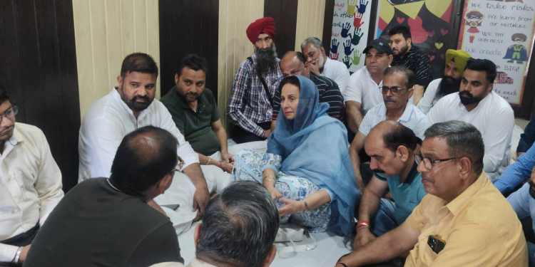 SAD NEWS: ਪ੍ਰਨੀਤ ਕੌਰ ਵੱਲੋਂ ਸੜਕ ਹਾਦਸੇ ਵਿੱਚ ਮ੍ਰਿਤਕ ਬੱਚਿਆ ਦੇ ਪਰਿਵਾਰ ਨਾਲ ਕੀਤਾ ਗਿਆ ਦੁੱਖ ਸਾਂਝਾ SAD NEWS: ਪ੍ਰਨੀਤ ਕੌਰ ਵੱਲੋਂ ਸੜਕ ਹਾਦਸੇ ਵਿੱਚ ਮ੍ਰਿਤਕ ਬੱਚਿਆ ਦੇ ਪਰਿਵਾਰ ਨਾਲ ਕੀਤਾ ਗਿਆ ਦੁੱਖ ਸਾਂਝਾ