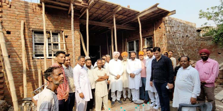 Congress ਨੇਤਾ ਬਲਬੀਰ ਸਿੱਧੂ ਇੱਕ ਵਾਰ ਫਿਰ ਲੋੜਵੰਦਾਂ ਦੇ ਮਸੀਹਾ ਸਾਬਤ ਹੋਏ, ਪਿੰਡ Gobindgarh ਦੇ ਇੱਕ ਪਰਿਵਾਰ ਨੂੰ ਉਨ੍ਹਾਂ ਦਾ ਘਰ ਪੂਰਾ ਕਰਨ ਵਿੱਚ ਕੀਤੀ ਮਦਦ