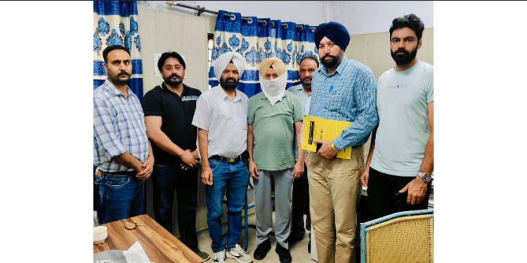 ਭ੍ਰਿਸ਼ਟਾਚਾਰ ਵਿਰੁੱਧ ਮੁਹਿੰਮ: Vigilance Bureau ਦੇ ਉੱਡਣ ਦਸਤੇ ਵੱਲੋਂ BDPO ਦਫ਼ਤਰ ਦਾ ਸੁਪਰਡੈਂਟ 60,000 ਰੁਪਏ ਰਿਸ਼ਵਤ ਲੈਂਦਾ ਰੰਗੇ ਹੱਥੀਂ ਕਾਬੂ ਭ੍ਰਿਸ਼ਟਾਚਾਰ ਵਿਰੁੱਧ ਮੁਹਿੰਮ: Vigilance Bureau ਦੇ ਉੱਡਣ ਦਸਤੇ ਵੱਲੋਂ BDPO ਦਫ਼ਤਰ ਦਾ ਸੁਪਰਡੈਂਟ 60,000 ਰੁਪਏ ਰਿਸ਼ਵਤ ਲੈਂਦਾ ਰੰਗੇ ਹੱਥੀਂ ਕਾਬੂ