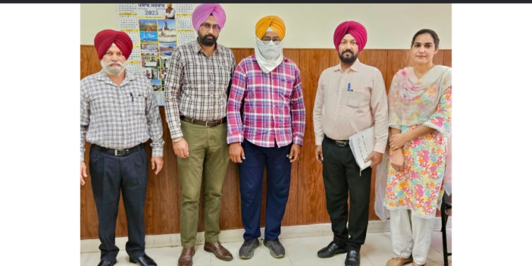 Vigilance Bureau ਨੇ ਰਿਸ਼ਵਤਖੋਰੀ ਦੇ ਮੁਕੱਦਮੇ ਚ ਭਗੌੜੇ ਮੀਟਰ ਰੀਡਰ ਨੂੰ ਕੀਤਾ ਗ੍ਰਿਫ਼ਤਾਰ Vigilance Bureau ਨੇ ਰਿਸ਼ਵਤਖੋਰੀ ਦੇ ਮੁਕੱਦਮੇ ਚ ਭਗੌੜੇ ਮੀਟਰ ਰੀਡਰ ਨੂੰ ਕੀਤਾ ਗ੍ਰਿਫ਼ਤਾਰ